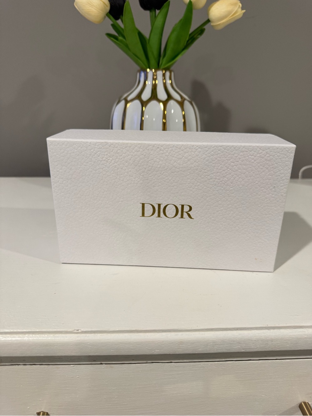 Dior White Box with Gold Logo - Picture 3 of 5